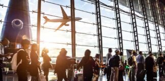 Transportation Secretary Plans Flight Reductions at Newark