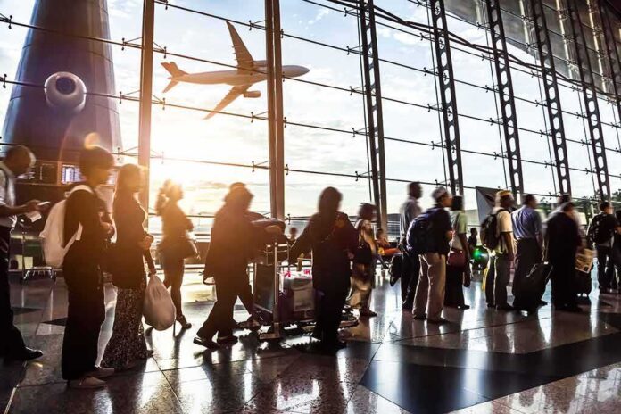 Transportation Secretary Plans Flight Reductions at Newark