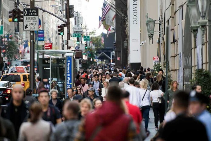 shutterstock_1082557790 Crowd of pedestrians on a busy city sidewalk